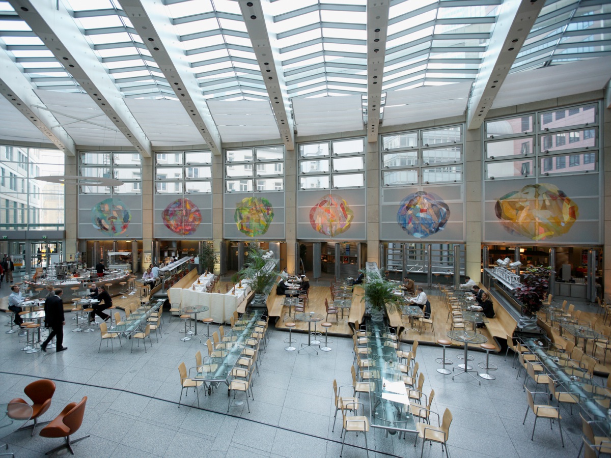 Ines Hock, Ines Hock, A Thousand Splendid Colors, 2010  Commerzbank Tower, 10 Segmente 59 m x 3,60 m