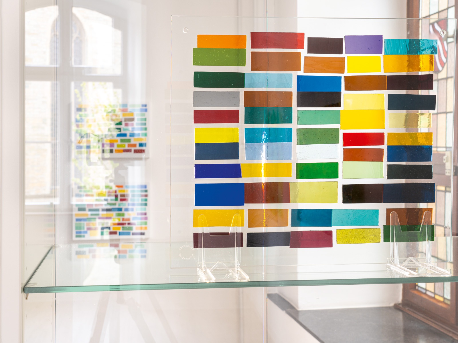 Ines Hock, Glasarbeit, mundgeblasenes gotisches Glas, Derix Glasstudio, 40 x 50 cm, Vitrine, Stadtmuseum Beckum, 2023