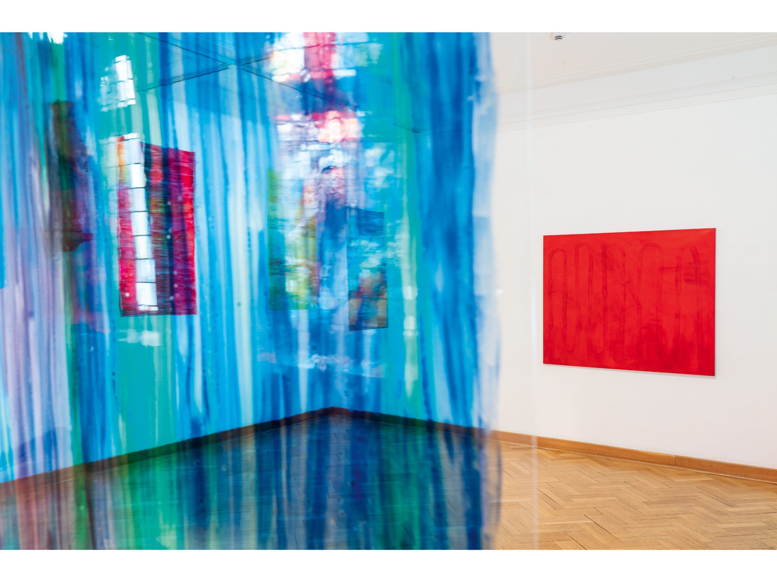 Ines Hock, Folienbildtafeln, 2022, transluzide Glasfarbe auf PMMA, 125 x 70 cm, LB 1987 -1, Acrylfarbe auf Leinwand, 124 x 150 cm, Stadtmuseum Beckum, 2023