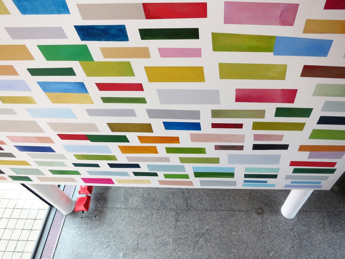 Ines Hock, Trans Chroma, Uniklinikum Regensburg, Foyer Eingang West Gebäude A 2 Treppenhausseite, 6 x 7 m, Acrylfarbe