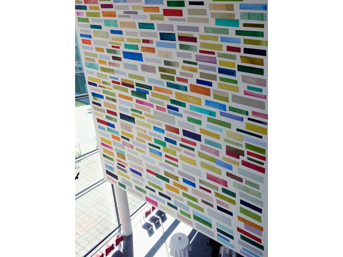 Ines Hock, Trans Chroma, Uniklinikum Regensburg, Foyer Eingang West Gebäude A 2 Treppenhausseite